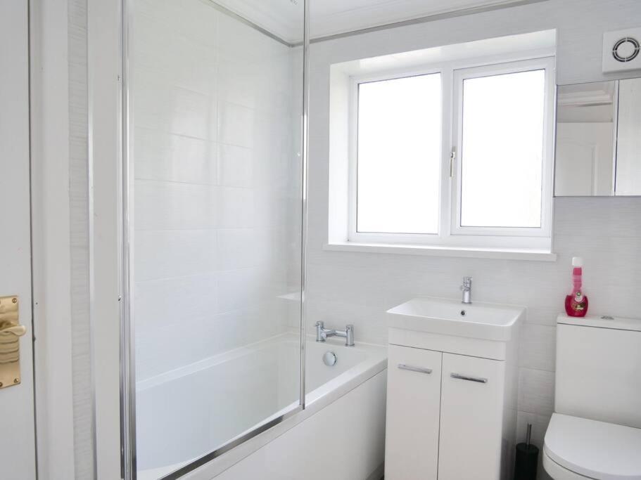 Cosy Four Bed Property With En-Suite Near To Nec Birmingham Airport And The City Екстериор снимка
