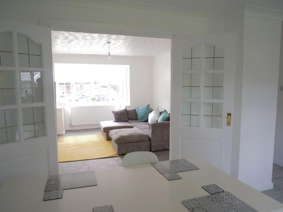 Cosy Four Bed Property With En-Suite Near To Nec Birmingham Airport And The City Екстериор снимка