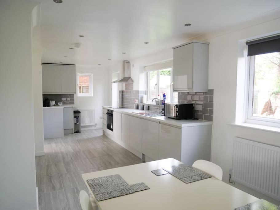 Cosy Four Bed Property With En-Suite Near To Nec Birmingham Airport And The City Екстериор снимка